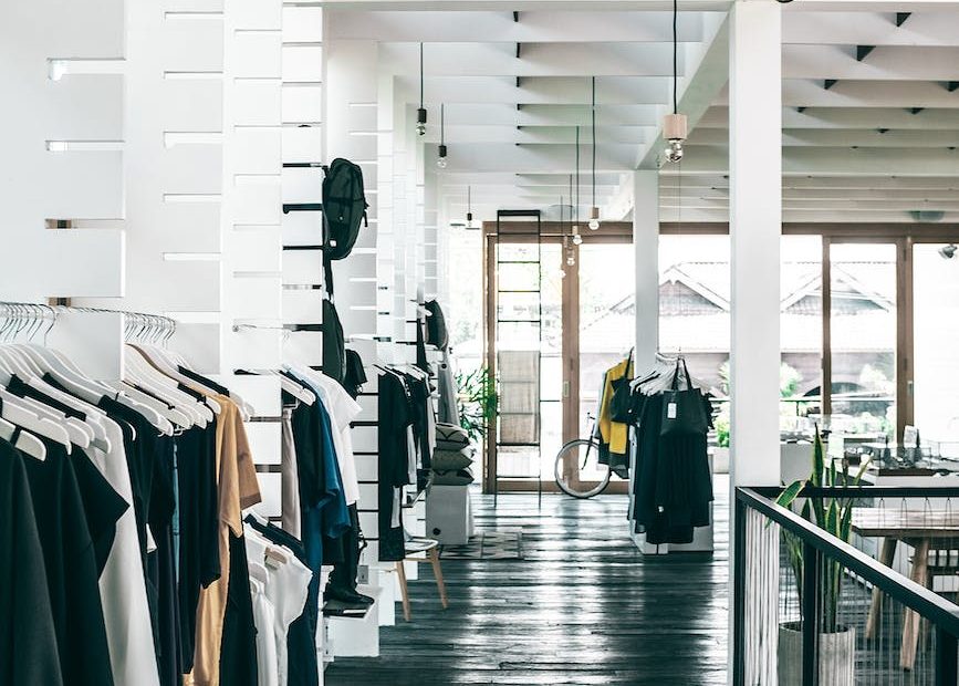 Discover the expert insights you need to create a successful cloth shop business with the help of an architect. From layout design to lighting, get ready to transform your retail space into a captivating shopping destination.